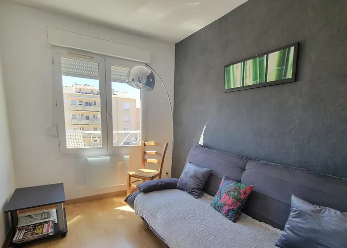 Beautiful T3 With Balcony - Near Beach